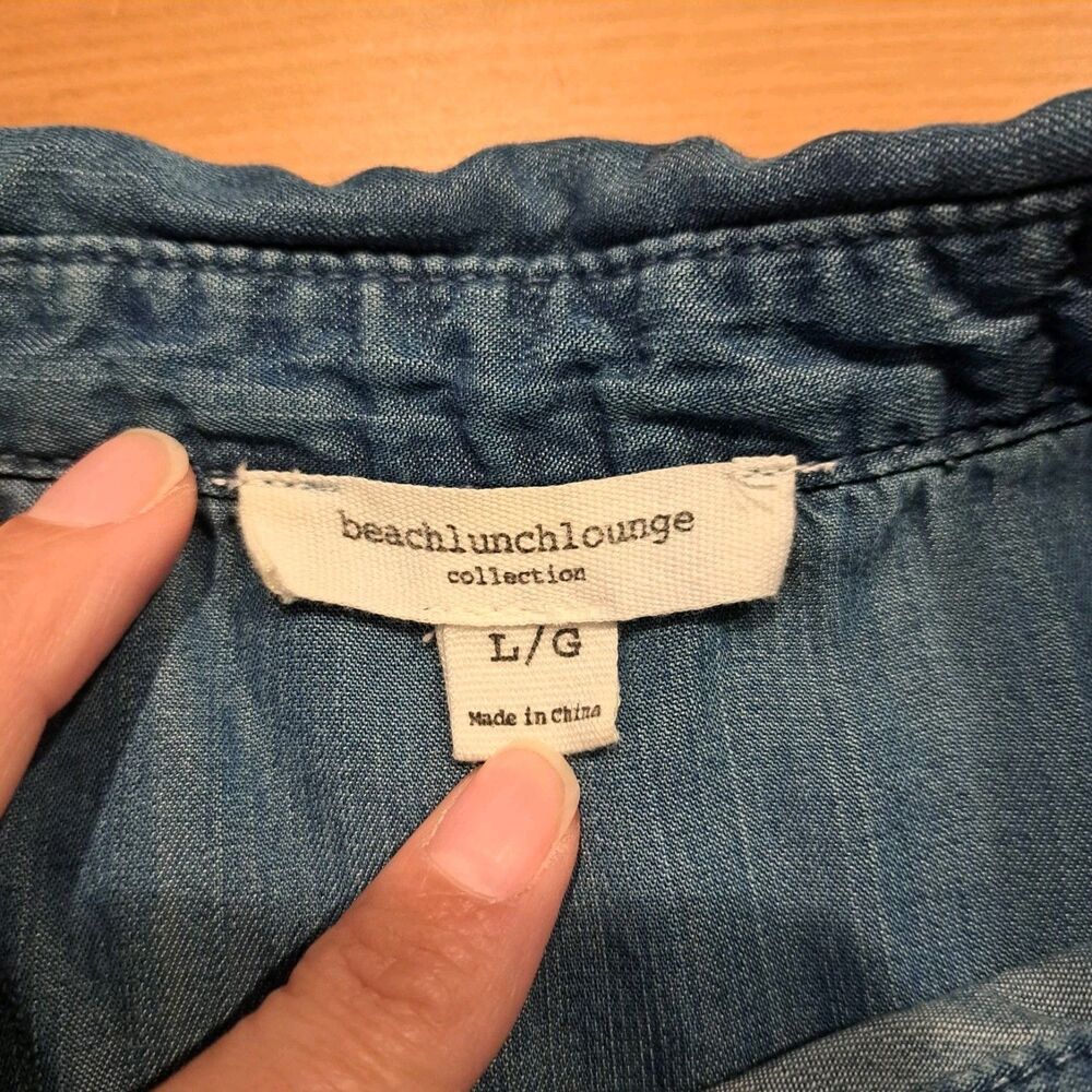 Beach Lunch Lounge Womens Top L Ombre Denim Sleeveless Shirt Button Up - Picture 3 of 5